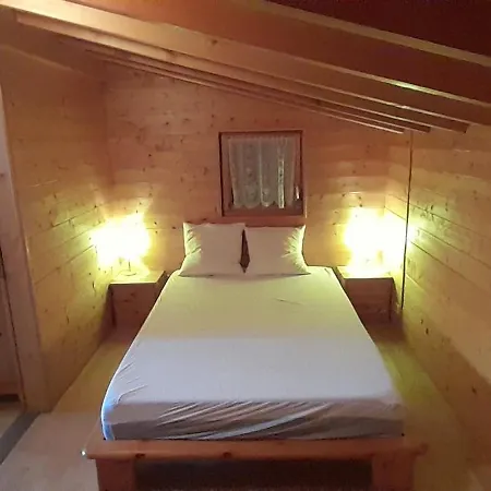 Alpstuga Location Type Gites, Meuble De Tourisme, D'hotes, Dans Jolis Petits Typiques Et Roulotte Boheme